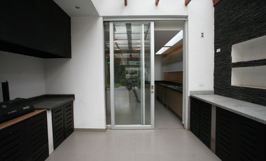SE VENDE HERMOSA CASA EN LA VIÑA: DISEÑO EXCLUSIVO Y ACABADOS DE ALTA GAMA