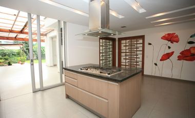 SE VENDE HERMOSA CASA EN LA VIÑA: DISEÑO EXCLUSIVO Y ACABADOS DE ALTA GAMA