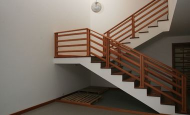 SE VENDE HERMOSA CASA EN LA VIÑA: DISEÑO EXCLUSIVO Y ACABADOS DE ALTA GAMA