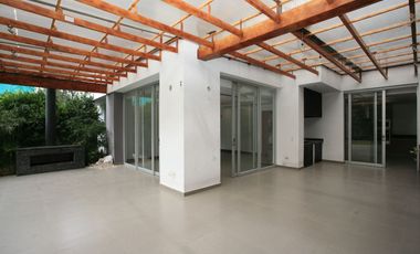 SE VENDE HERMOSA CASA EN LA VIÑA: DISEÑO EXCLUSIVO Y ACABADOS DE ALTA GAMA