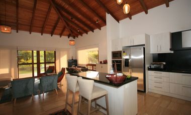 RESIDENCIA DE LUJO TOTALMENTE AMOBLADA EN PAKAKUNA: UN PARAÍSO EXCLUSIVO ENTRE NATURALEZA Y COMODIDAD