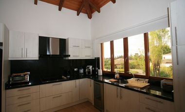 RESIDENCIA DE LUJO TOTALMENTE AMOBLADA EN PAKAKUNA: UN PARAÍSO EXCLUSIVO ENTRE NATURALEZA Y COMODIDAD
