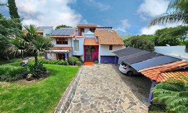 LAS CAÑADAS CASA EN VENTA CON PROYECTO ÚNICO Y HERMOSO JARDÍN