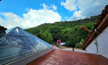 LAS CAÑADAS CASA EN VENTA CON PROYECTO ÚNICO Y HERMOSO JARDÍN