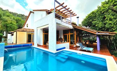 LAS CAÑADAS CASA EN VENTA CON PROYECTO ÚNICO Y HERMOSO JARDÍN
