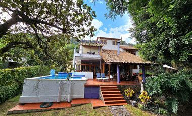 LAS CAÑADAS CASA EN VENTA CON PROYECTO ÚNICO Y HERMOSO JARDÍN