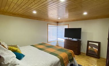 Vendo Casa Amoblada De 2 Pisos; 5d, 2b Y 3 Estacionamientos