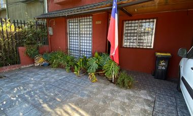 Vendo Casa Amoblada De 2 Pisos; 5d, 2b Y 3 Estacionamientos