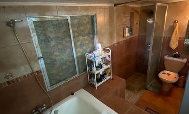 Vendo Casa Amoblada De 2 Pisos; 5d, 2b Y 3 Estacionamientos