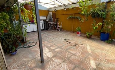 Vendo Casa Amoblada De 2 Pisos; 5d, 2b Y 3 Estacionamientos