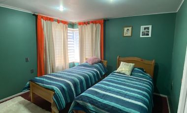 Vendo Casa Amoblada De 2 Pisos; 5d, 2b Y 3 Estacionamientos