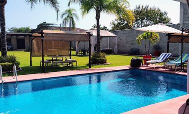 Xochitepec Morelos Casa en Venta con gran jardín y alberca