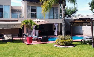 Xochitepec Morelos Casa en Venta con gran jardín y alberca