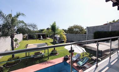 Xochitepec Morelos Casa en Venta con gran jardín y alberca
