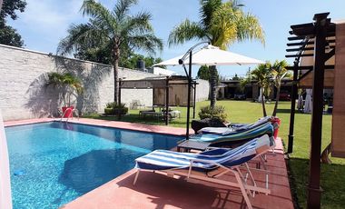 Xochitepec Morelos Casa en Venta con gran jardín y alberca