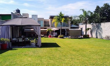 Xochitepec Morelos Casa en Venta con gran jardín y alberca