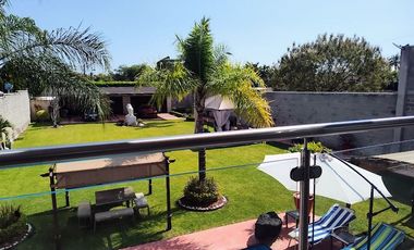 Xochitepec Morelos Casa en Venta con gran jardín y alberca