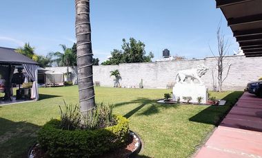 Xochitepec Morelos Casa en Venta con gran jardín y alberca