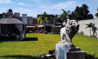 Xochitepec Morelos Casa en Venta con gran jardín y alberca