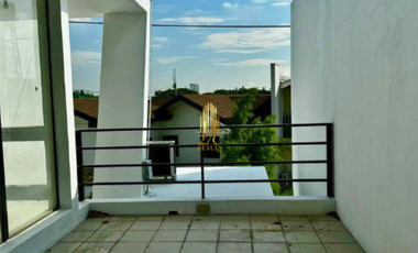 Semi-Furnished Townhouse for Sale in Mahogany Place 3, Taguig