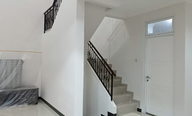 For sale : nice luxury house located in the tourist city of Cibubur P3.163.12.24 pr hj