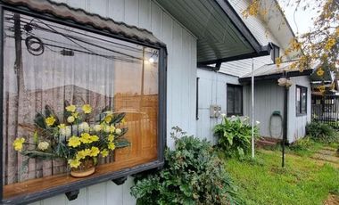CASA EN CALLE ERRÁZURIZ  VALDIVIA