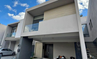 En VENTA Casa Moderna Ubicación Privilegiada. Fracc. Veneros Residencial