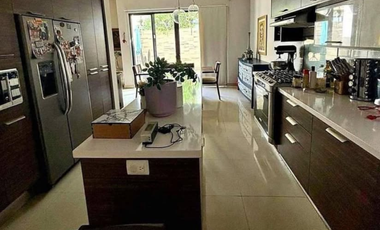 En VENTA Casa Moderna Ubicación Privilegiada. Fracc. Veneros Residencial