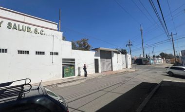 Propiedad con 2 frentes, Privada 14 Oriente esquina 44 Norte