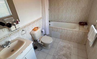 COMODA CASA EN SECTOR EXCELENTE TUMBACO