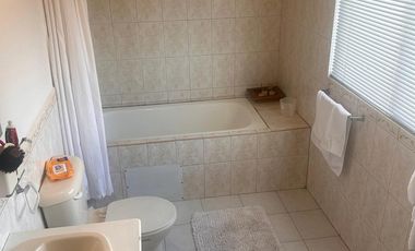 COMODA CASA EN SECTOR EXCELENTE TUMBACO