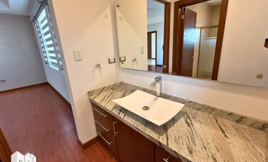 HERMOSA RESIDENCIA EN LOMAS DE SAN CHARBEL