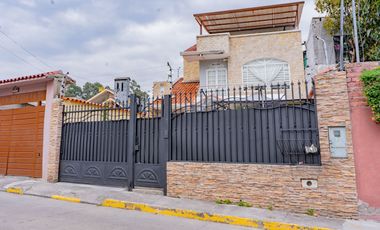 Casa Independiente, Sector Mall del Río, Cuenca