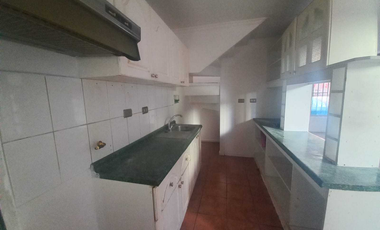 CATALI PROPIEDADES VENDE CASA GRANDE EN CONDOMINIO BILBAO