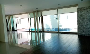Casa en renta en Ciudad del Carmen, Fracc con playa y alberca
