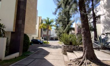 MARAVILLOSA RESIDENCIA EN VENTA EN EXCLUSIVO CONDOMINIO EN LA PARTE BAJA DE SAN JERÓNIMO