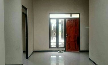 Rumah Tengah Kota dekat Swalayan RAMAI Manyaran Semarang Barat