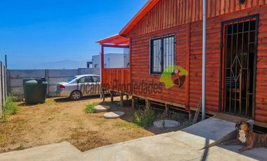 Venta de Sitio de 220 m2 con cabaña amoblada. Guanaqueros, Coquimbo. $47 millones