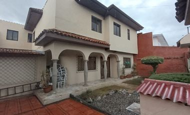 CASA EN VENTA  O CAMBIO POR DEPARTAMENTO, EN ZONA ESTRATEGICA DE CUENCA,  EL BATAN