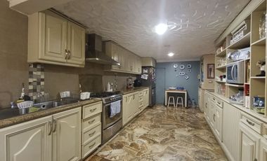 CASA EN VENTA  O CAMBIO POR DEPARTAMENTO, EN ZONA ESTRATEGICA DE CUENCA,  EL BATAN