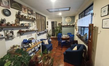 CASA EN VENTA  O CAMBIO POR DEPARTAMENTO, EN ZONA ESTRATEGICA DE CUENCA,  EL BATAN