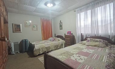 CASA EN VENTA  O CAMBIO POR DEPARTAMENTO, EN ZONA ESTRATEGICA DE CUENCA,  EL BATAN