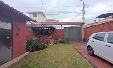 CASA EN VENTA  O CAMBIO POR DEPARTAMENTO, EN ZONA ESTRATEGICA DE CUENCA,  EL BATAN