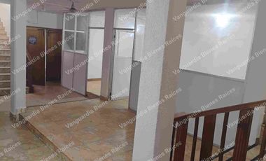 Casa en renta en Maravillas Cuernavaca.  Como negocio, oficinas, farmacias, etc. Uso de suelo comercial.