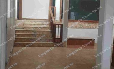 Casa en renta en Maravillas Cuernavaca.  Como negocio, oficinas, farmacias, etc. Uso de suelo comercial.