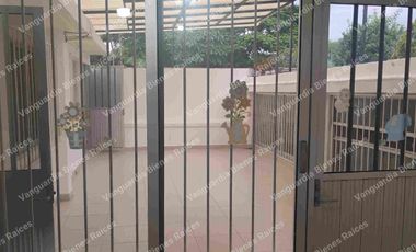 Casa en renta en Maravillas Cuernavaca.  Como negocio, oficinas, farmacias, etc. Uso de suelo comercial.
