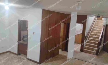 Casa en renta en Maravillas Cuernavaca.  Como negocio, oficinas, farmacias, etc. Uso de suelo comercial.
