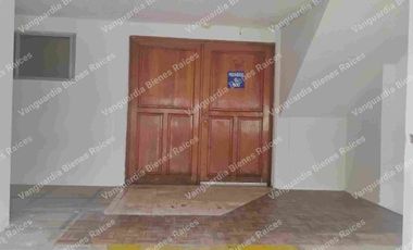 Casa en renta en Maravillas Cuernavaca.  Como negocio, oficinas, farmacias, etc. Uso de suelo comercial.