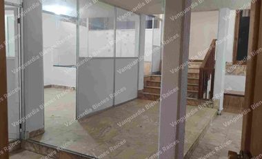 Casa en renta en Maravillas Cuernavaca.  Como negocio, oficinas, farmacias, etc. Uso de suelo comercial.