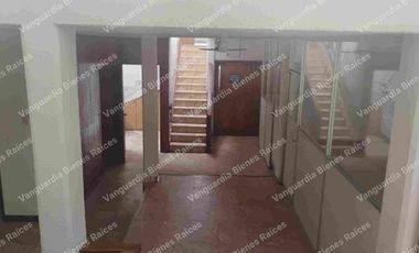 Casa en renta en Maravillas Cuernavaca.  Como negocio, oficinas, farmacias, etc. Uso de suelo comercial.